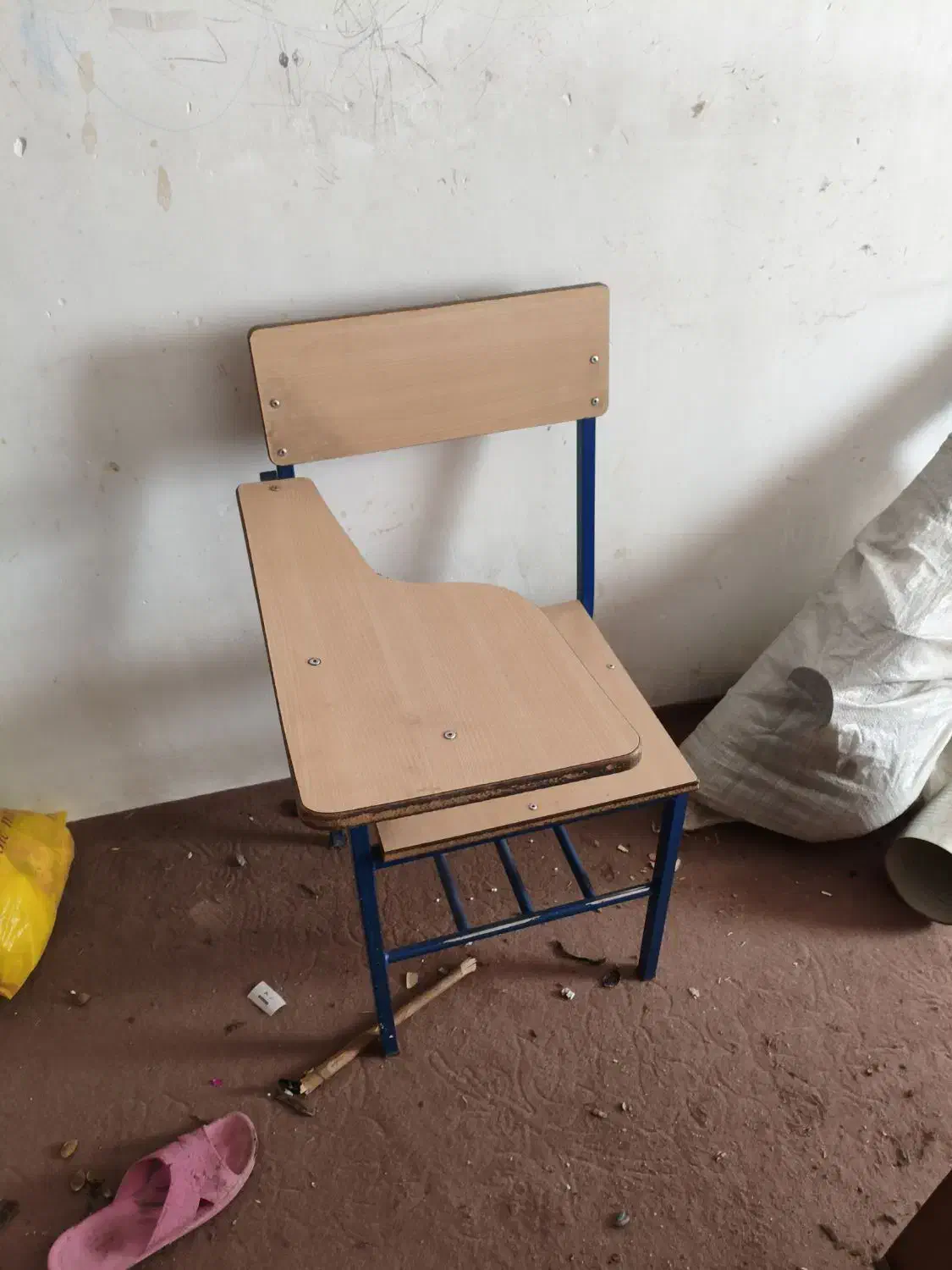 صندلی دانش‌آموزی|صندلی و نیمکت|زنجان, |دیوار