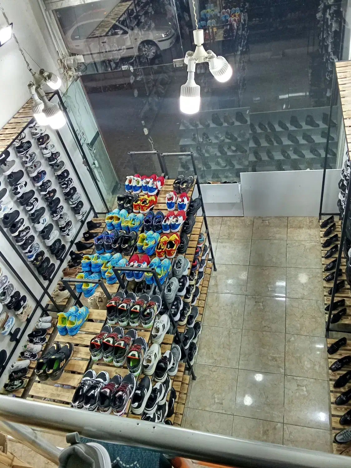 استخدام فروشنده خانوم در فروشگاه کفش و صندل|استخدام بازاریابی و فروش|تبریز, |دیوار