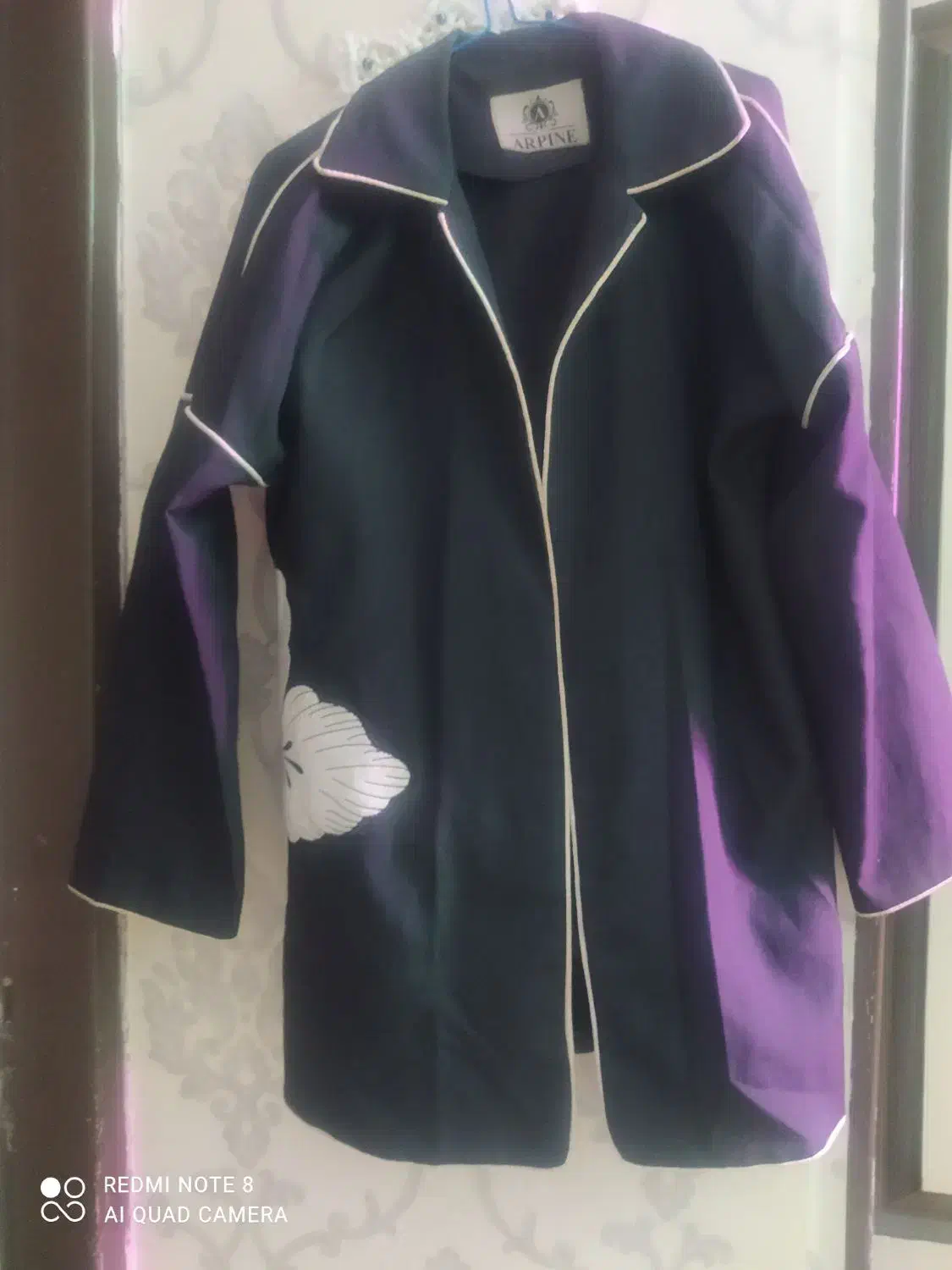 مانتوهای تمیز|لباس|خوی, |دیوار