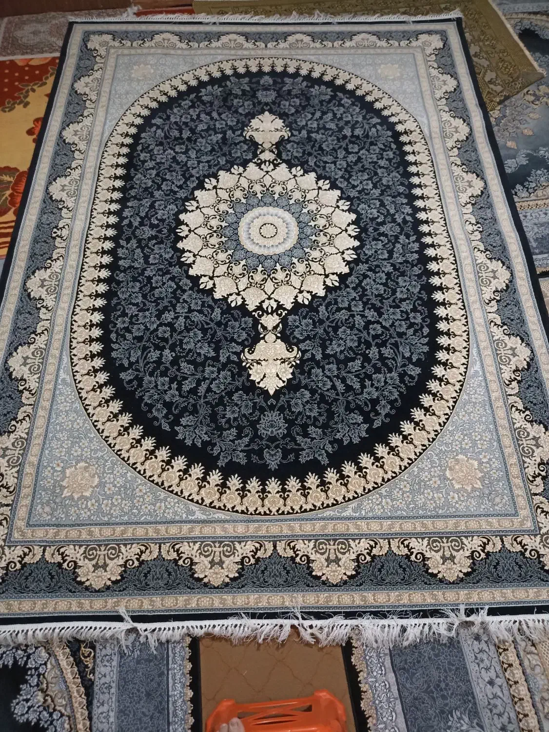 یک عدد فرش نگین مشهد نواست|فرش|چهارباغ, |دیوار