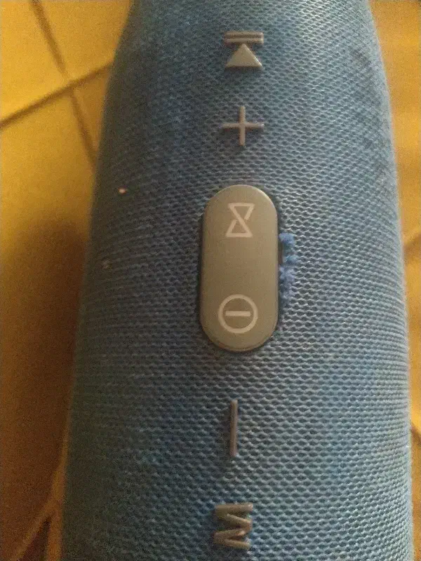 یک دستگاه اسپیکر JBL رنگ آبی|پخش‌کننده همراه|شاهرود, |دیوار