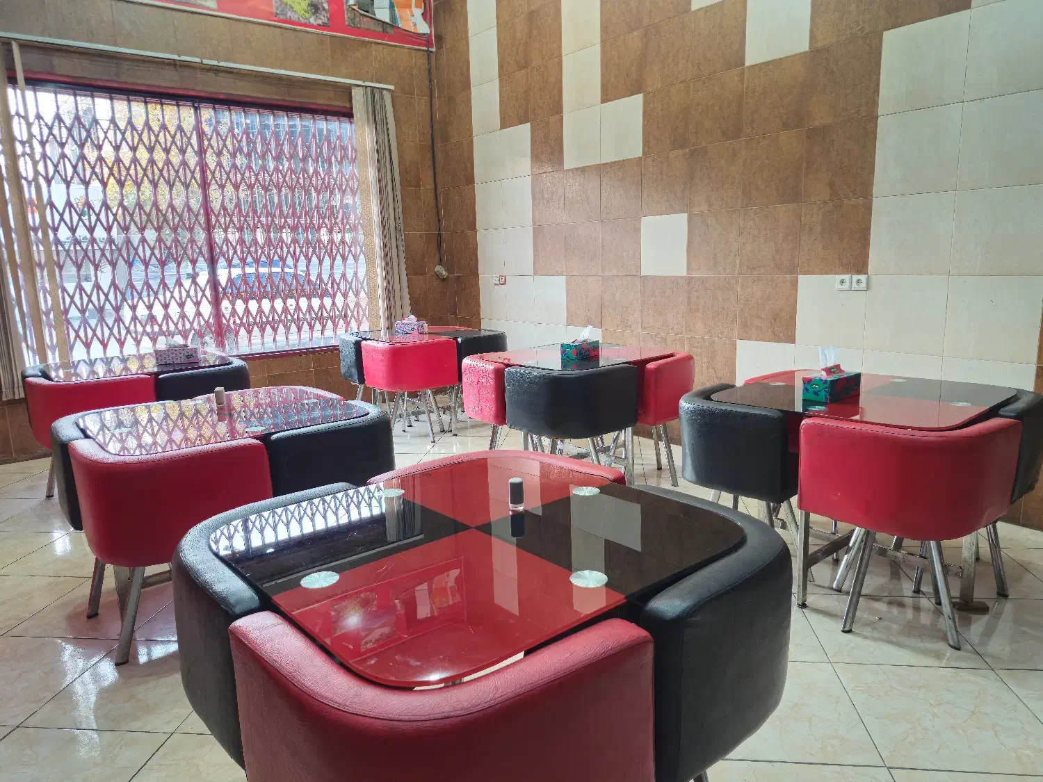 فروش میز وصندلی مناسب فست فودی  و رستوران|کافی‌شاپ و رستوران|یاسوج, |دیوار