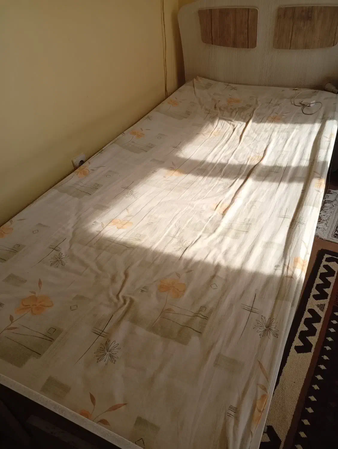 تخت یک نفره تخت دونفره بسیار عالی|تشک تختخواب|صدرا-فارس, فاز ۱|دیوار