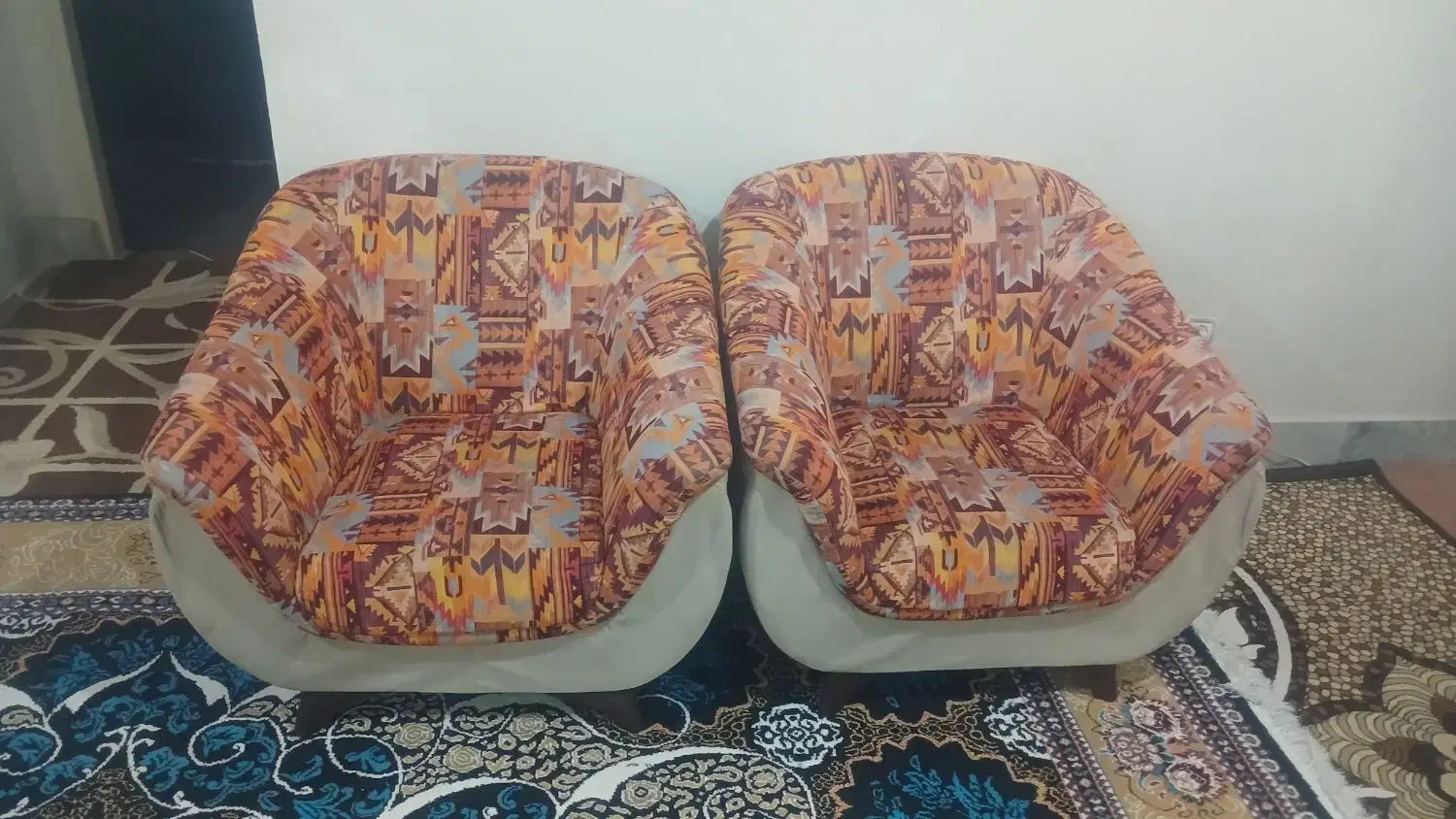 مبل ۴ نفره خوش دست و سبک|مبلمان خانگی و میز عسلی|الوند, |دیوار