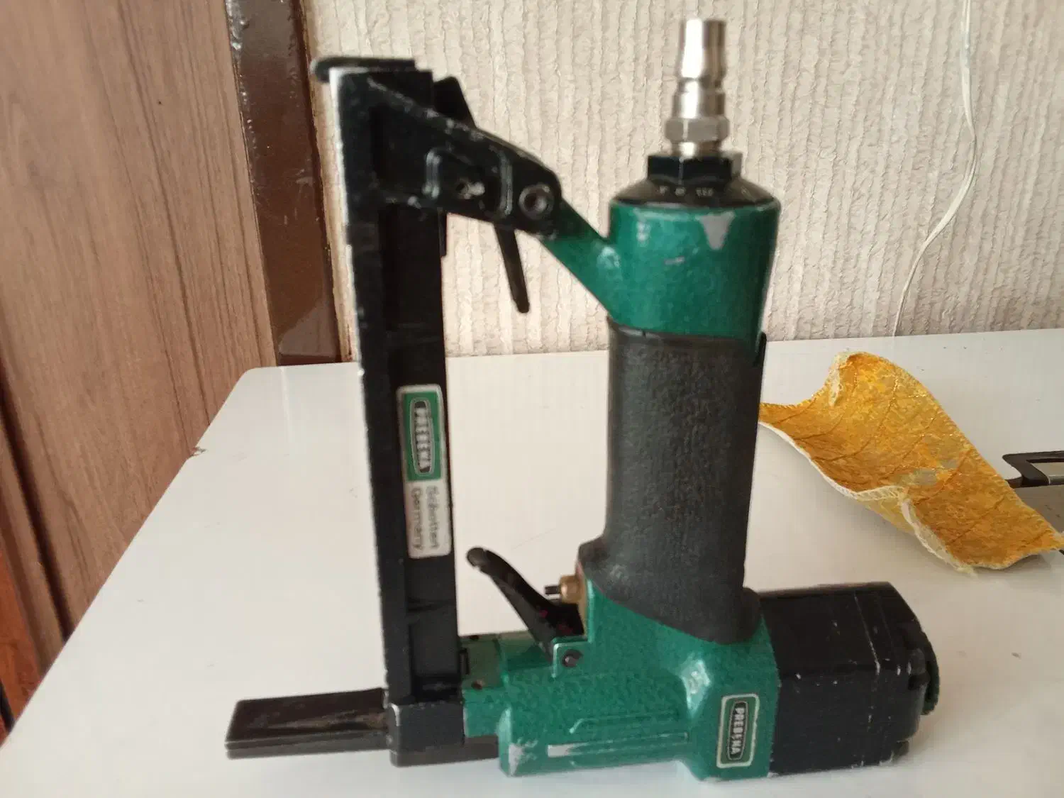 منگنه زن آلمانی و میخکوب بادی|ماشین‌آلات صنعتی|یزد, |دیوار