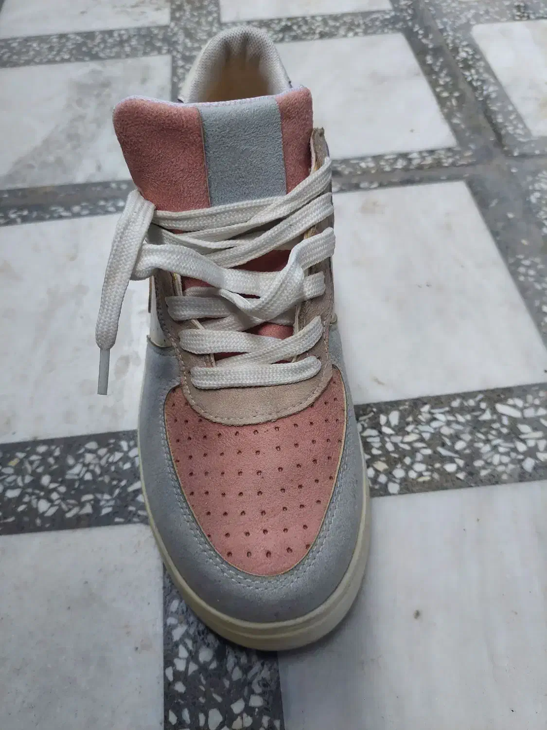 کتونی فوق العاده تمیز و سالم|کیف، کفش، کمربند|قائم‌شهر, |دیوار