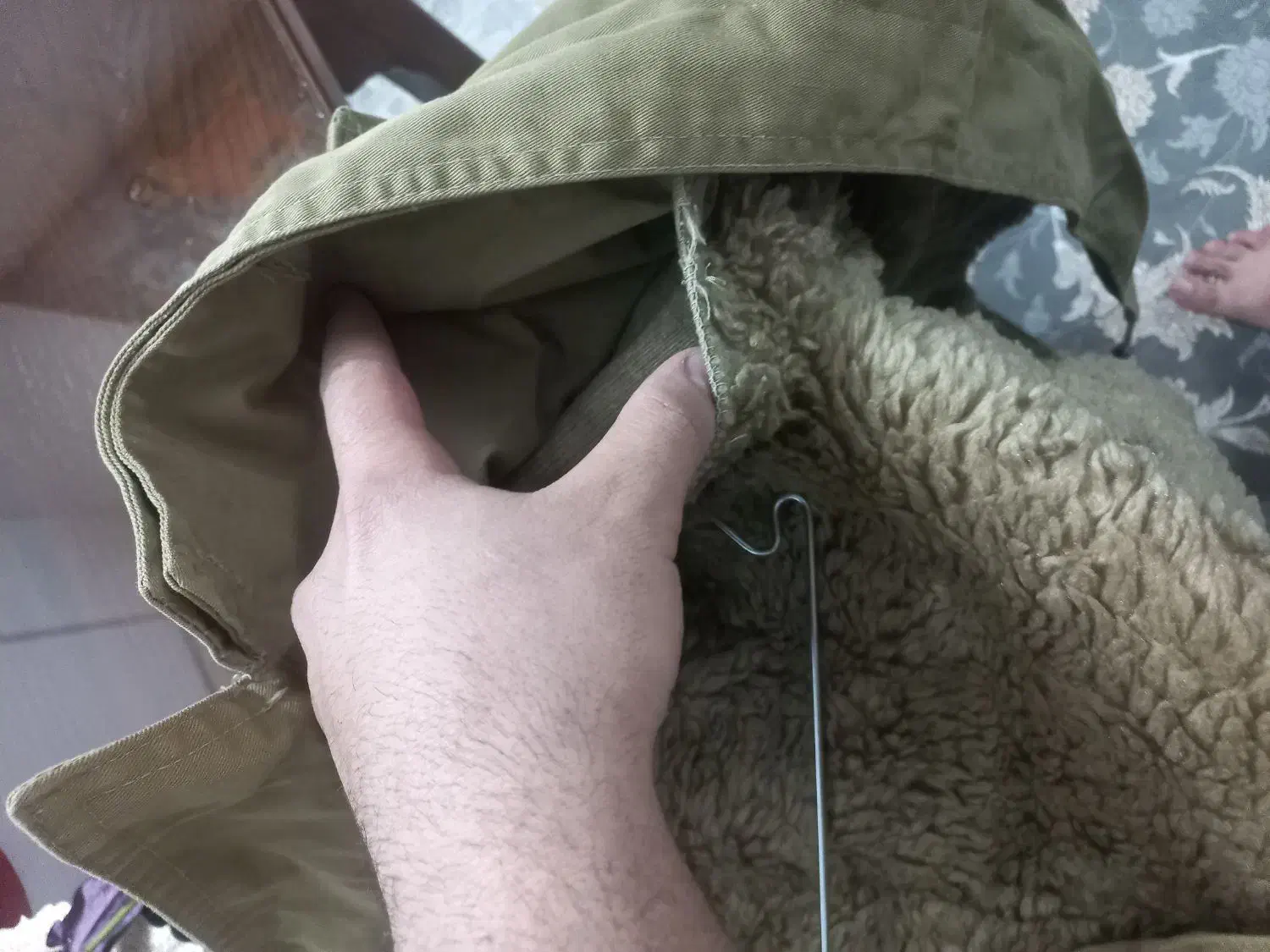 کاپشن|لباس|نیشابور, گنبد سبز|دیوار