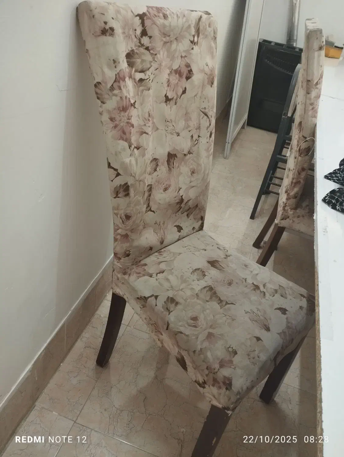 صندلی .میز .چوب لباسی .و تخت خواب|مبلمان خانگی و میز عسلی|زبرخان, |دیوار