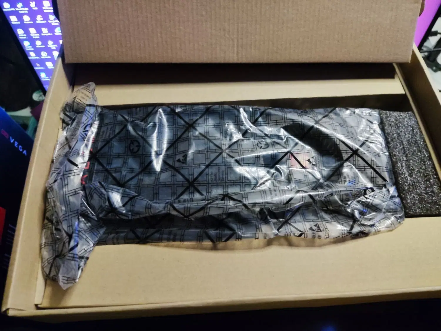 کارت گرافیک پلمپ XFX Vega64 8GB HBM2|قطعات و لوازم جانبی رایانه|تهران, فرمانیه|دیوار