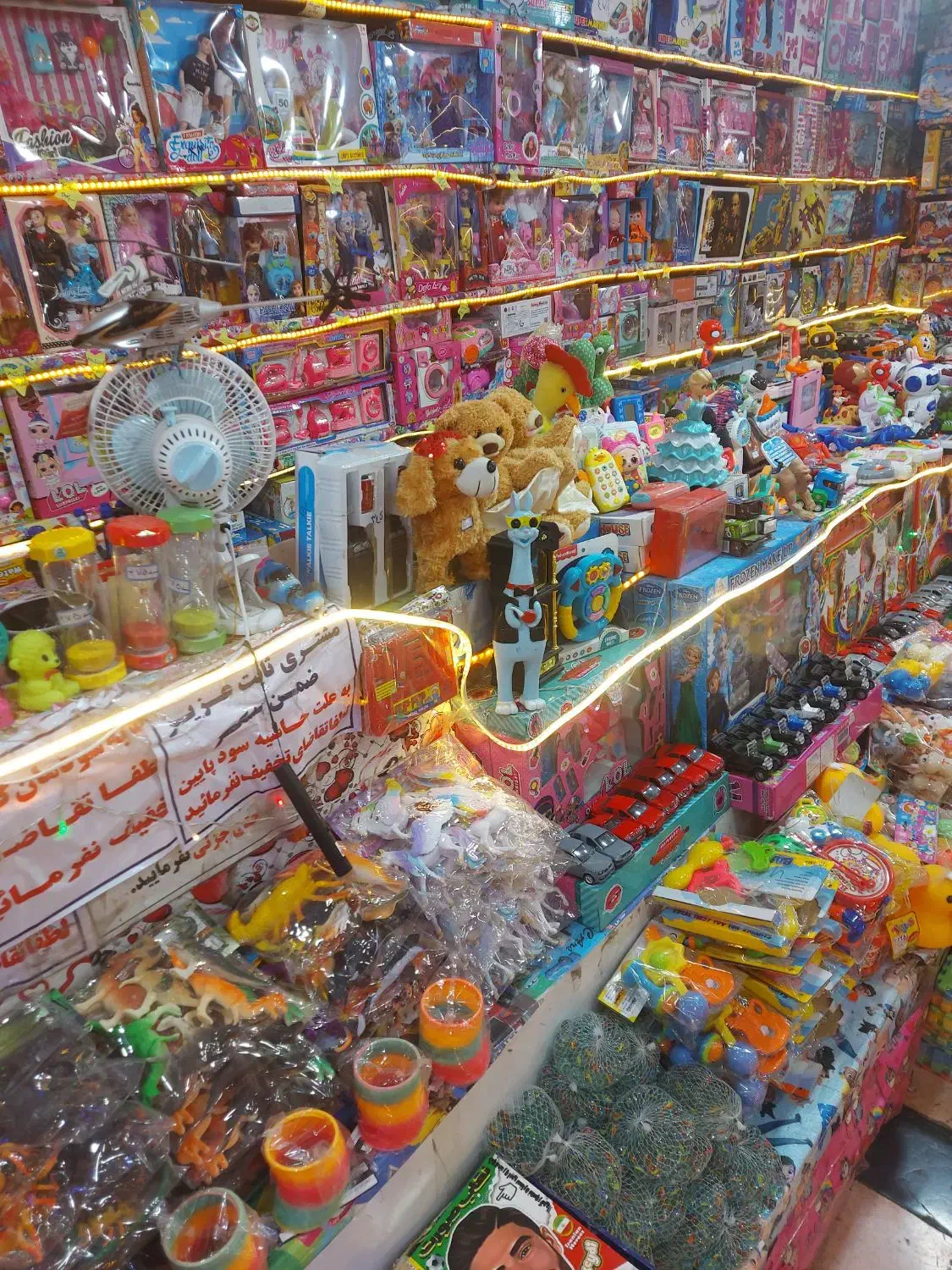 2نفرفروشنده خانم|استخدام خدمات فروشگاه و رستوران|خرم‌آباد, |دیوار