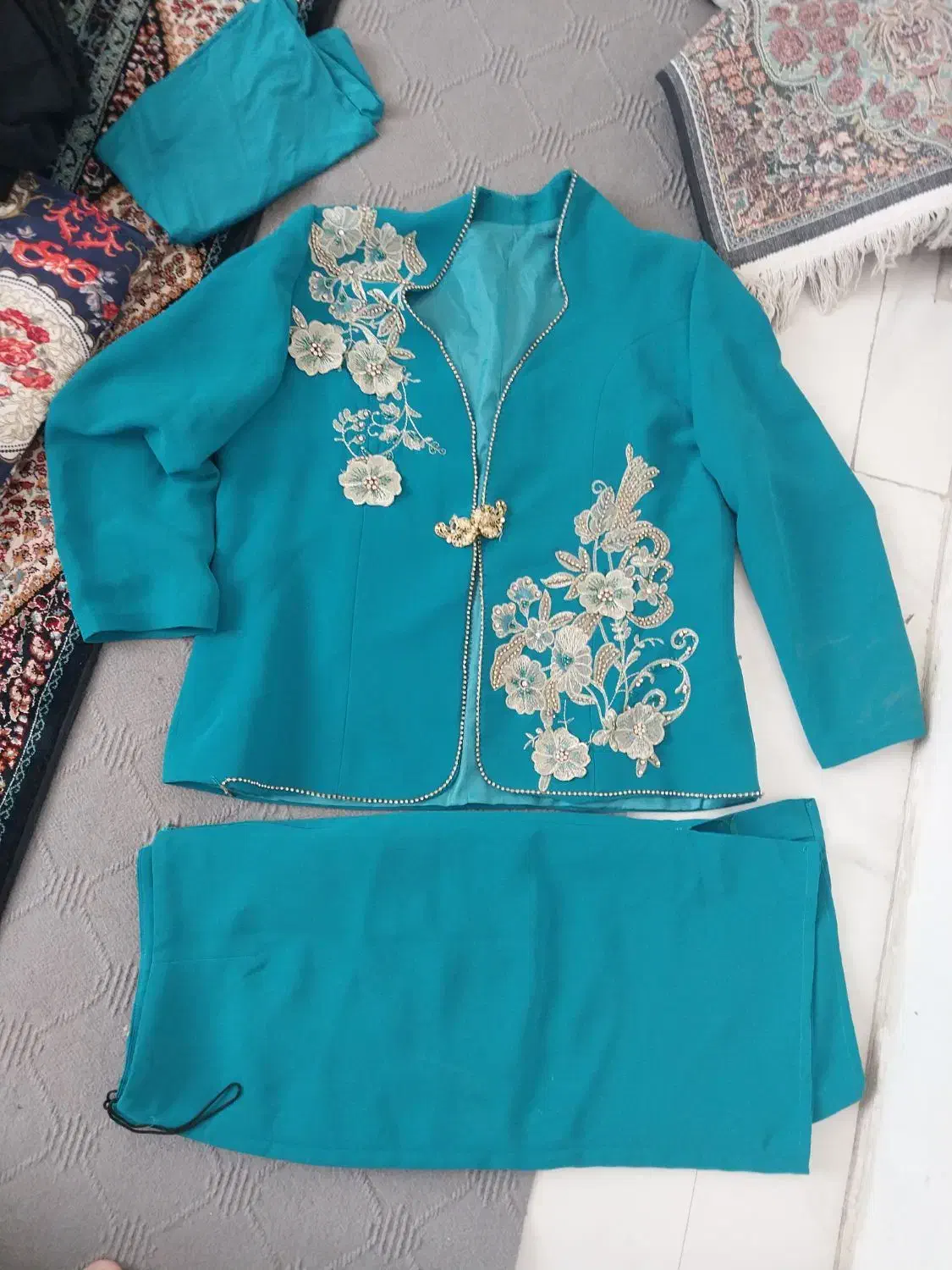 کت دامن سه تیکه|لباس|رباط‌کریم, نصیرشهر|دیوار