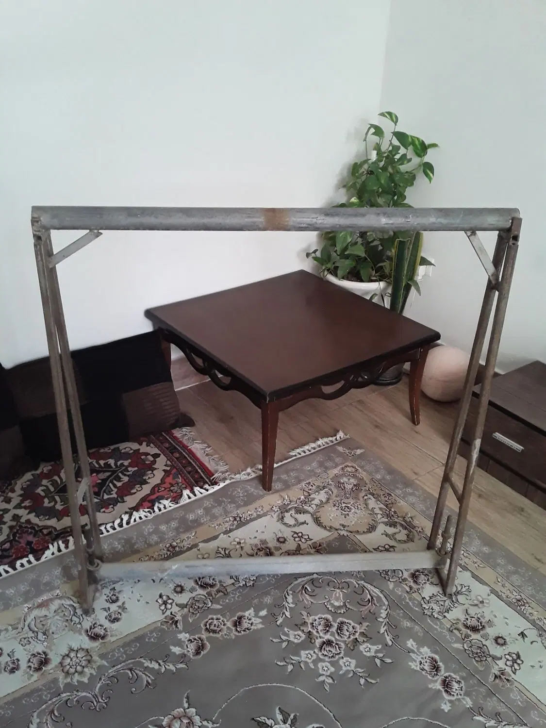 دارقالی|بندرخت و رخت‌آویز|خمین, |دیوار