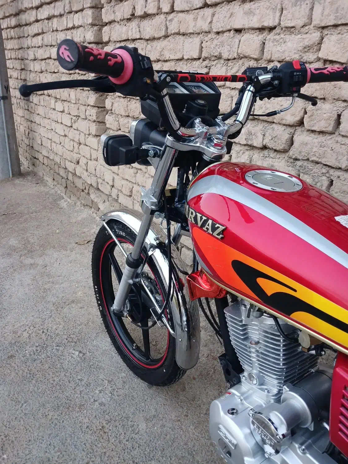 پرواز 200 مدل 402 نیمه کاربرات|موتورسیکلت|گلپایگان, |دیوار