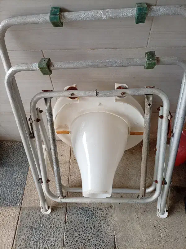 توالت فرنگی بدنه الومینیوم|لوازم سرویس بهداشتی|علی‌آباد کتول, |دیوار