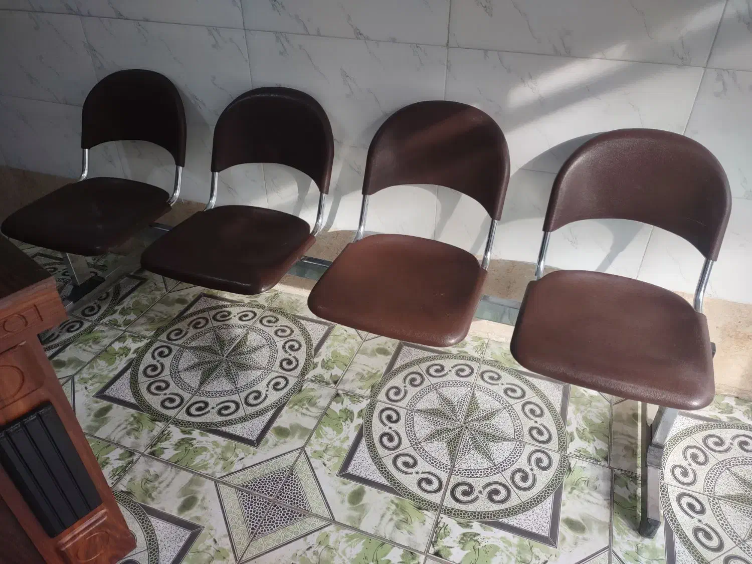 صندلی انتظار|صندلی و نیمکت|کنگاور, |دیوار