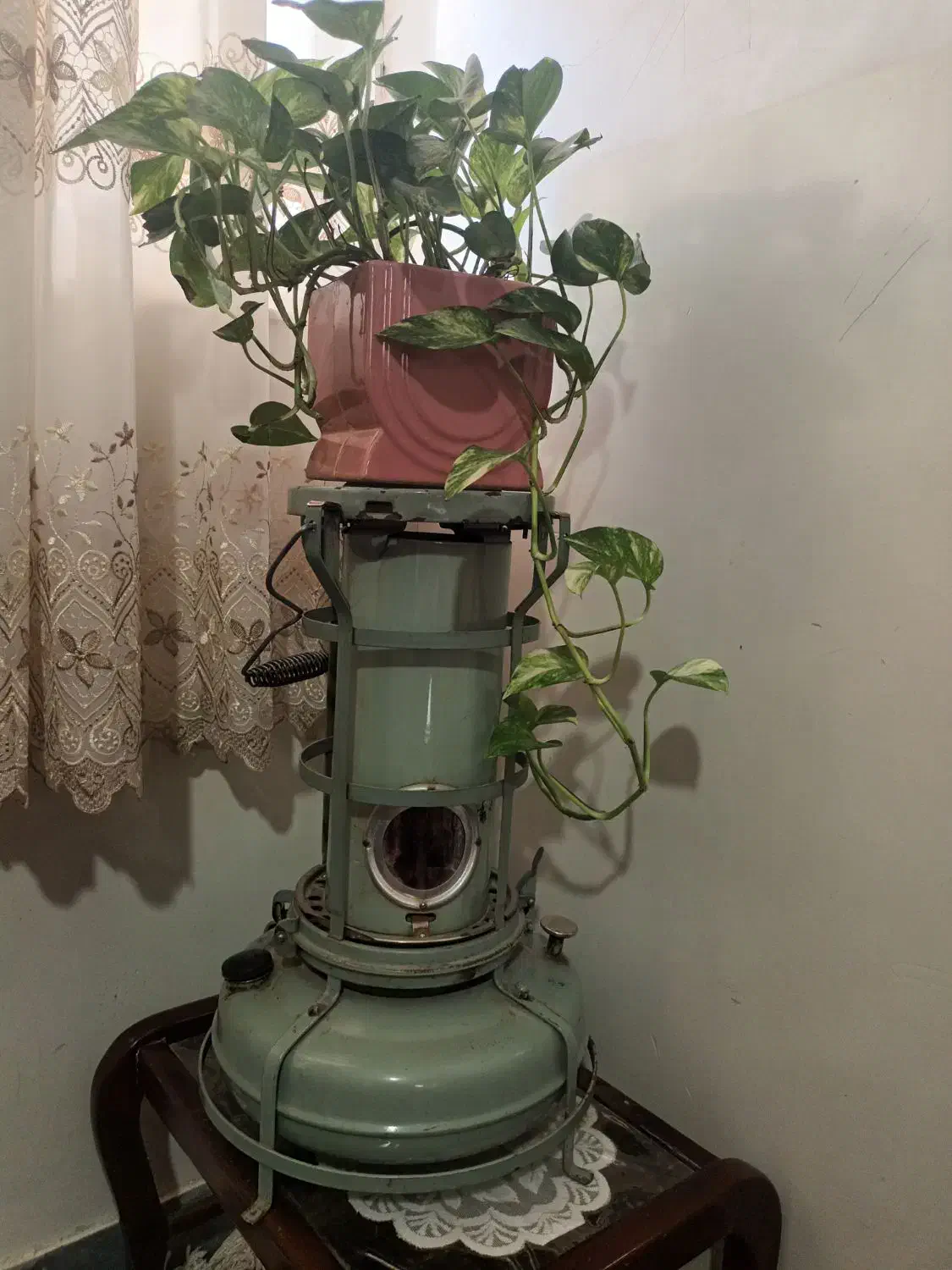 چراغ علاء الدین قدیمی و نوستالژی|کلکسیون اشیاء عتیقه|تویسرکان, |دیوار