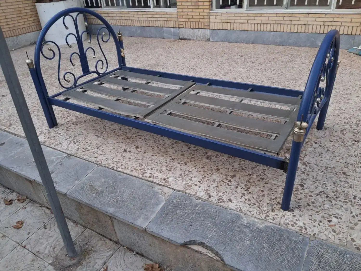 تخت آهنی سالم سالم|تخت و سرویس خواب|کرمان, |دیوار