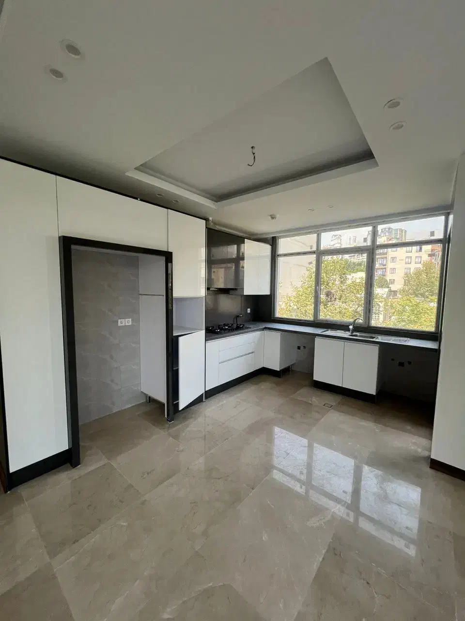 شمال ظفر(فرعی دنج) ۱۲۰متر ۲خواب‌ مستر (نوساز)