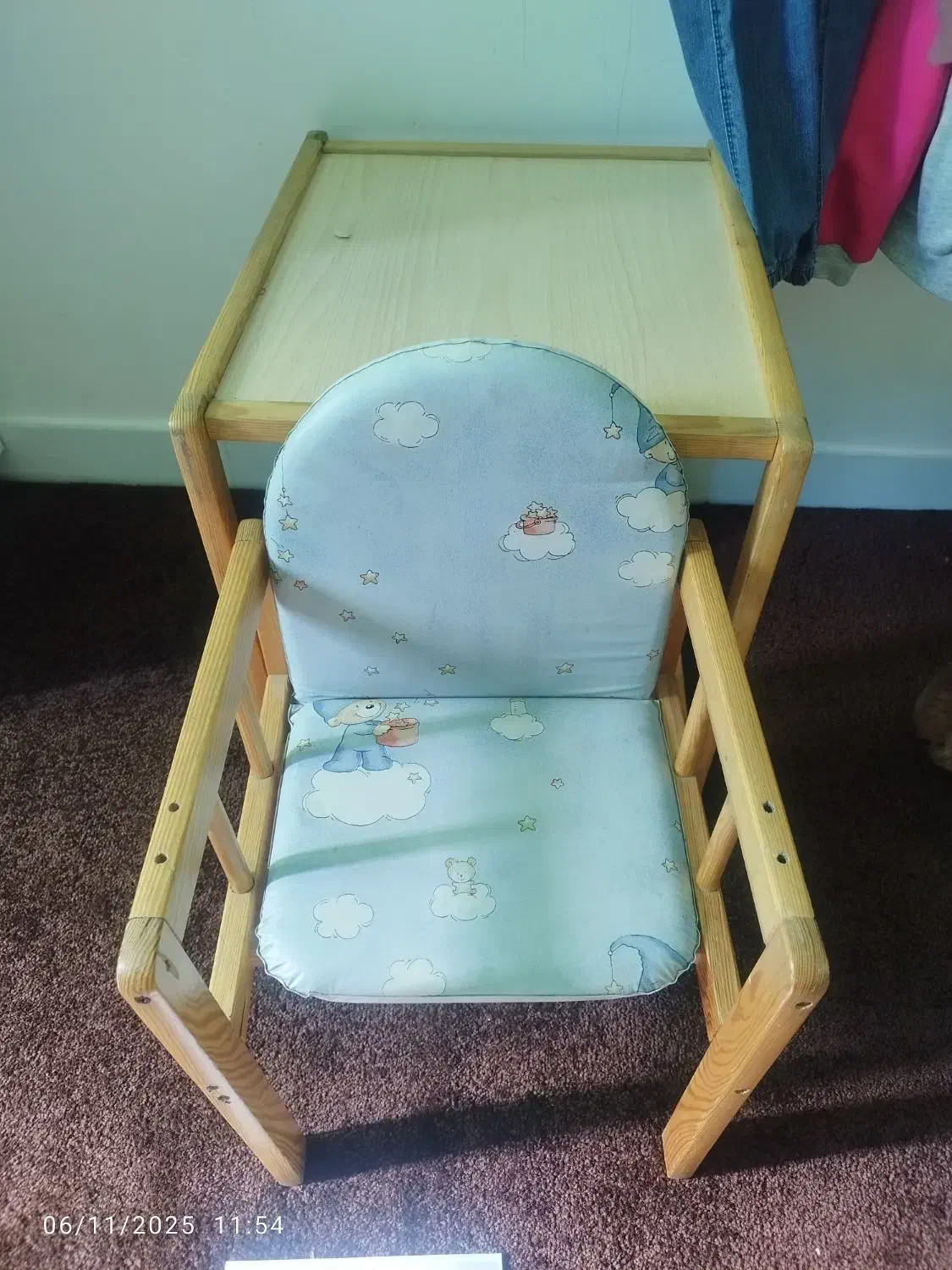 میز تحریر چوبی|تخت و صندلی بچه|شبستر, |دیوار