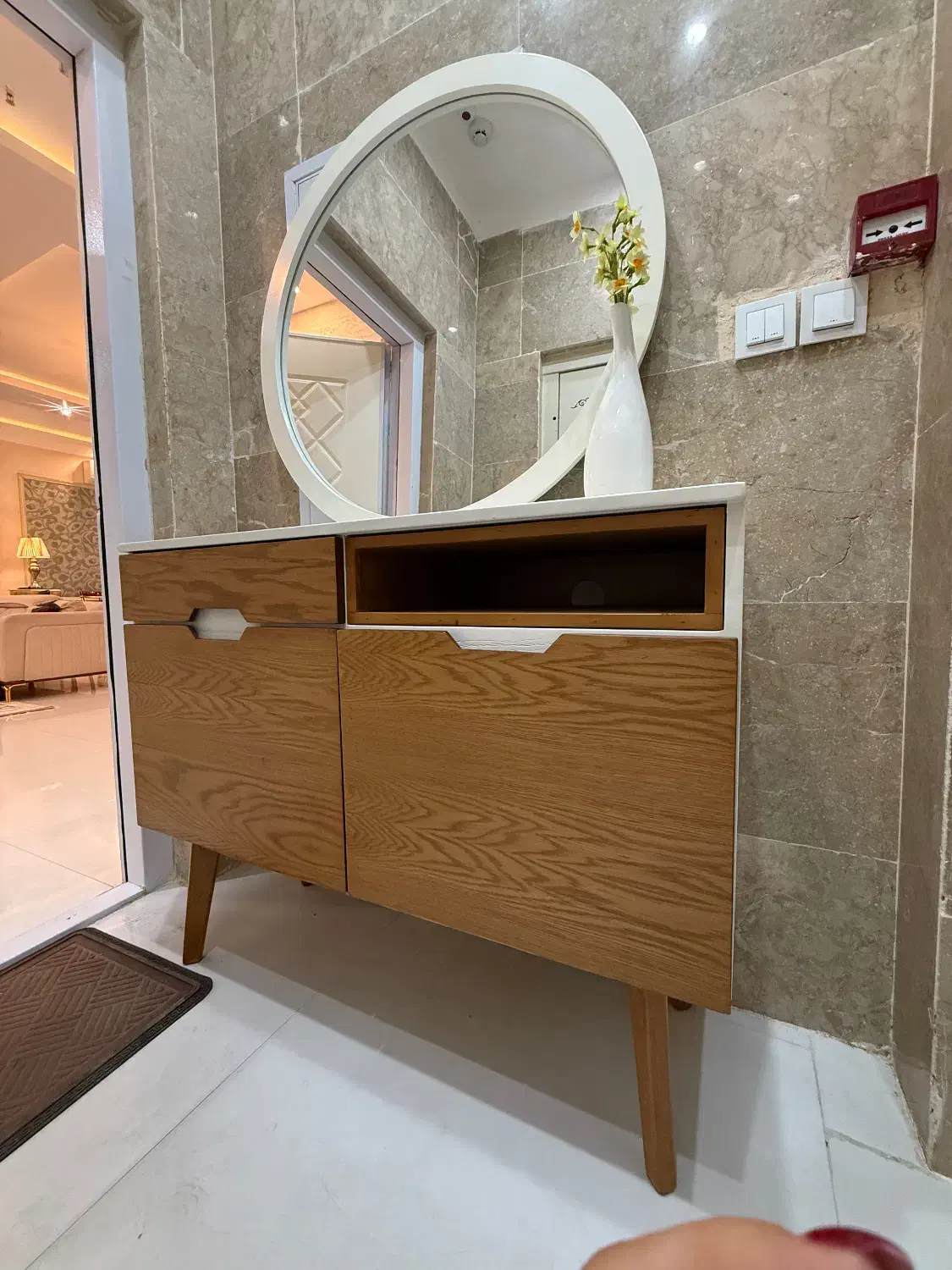 دراور|جاکفشی، کمد، دراور|مشهد, تربیت (صدف)|دیوار