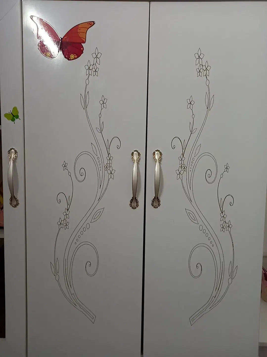 کمد لباس ودارای ۳تا کشو فقط یک قسمش اینه شکسته|جاکفشی، کمد، دراور|میبد, |دیوار