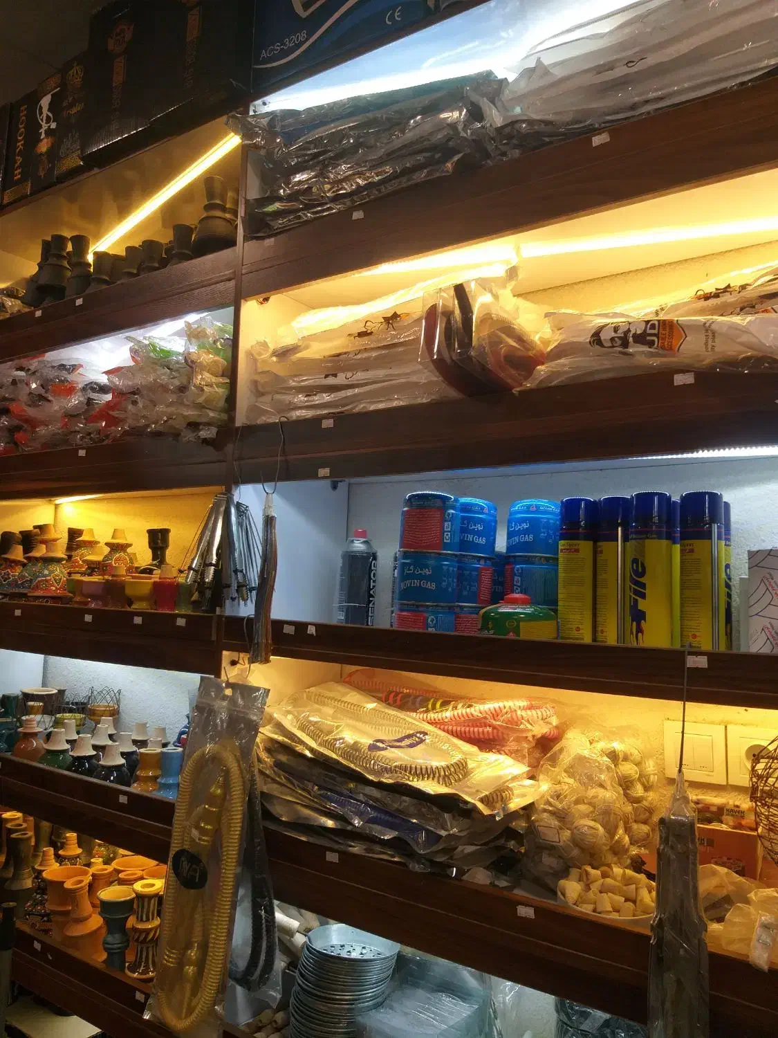 واگذاری فروشگاه دخانیات با تمام لوازم و دکور|فروشگاه و مغازه|رشت, امین الضرب|دیوار