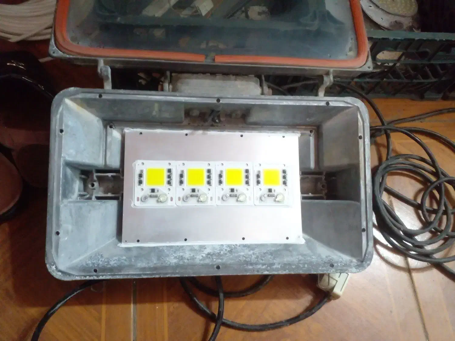 تعمیر انواع پروژکتورولامپ ال ای دی|خدمات پیشه و مهارت|شوشتر, |دیوار