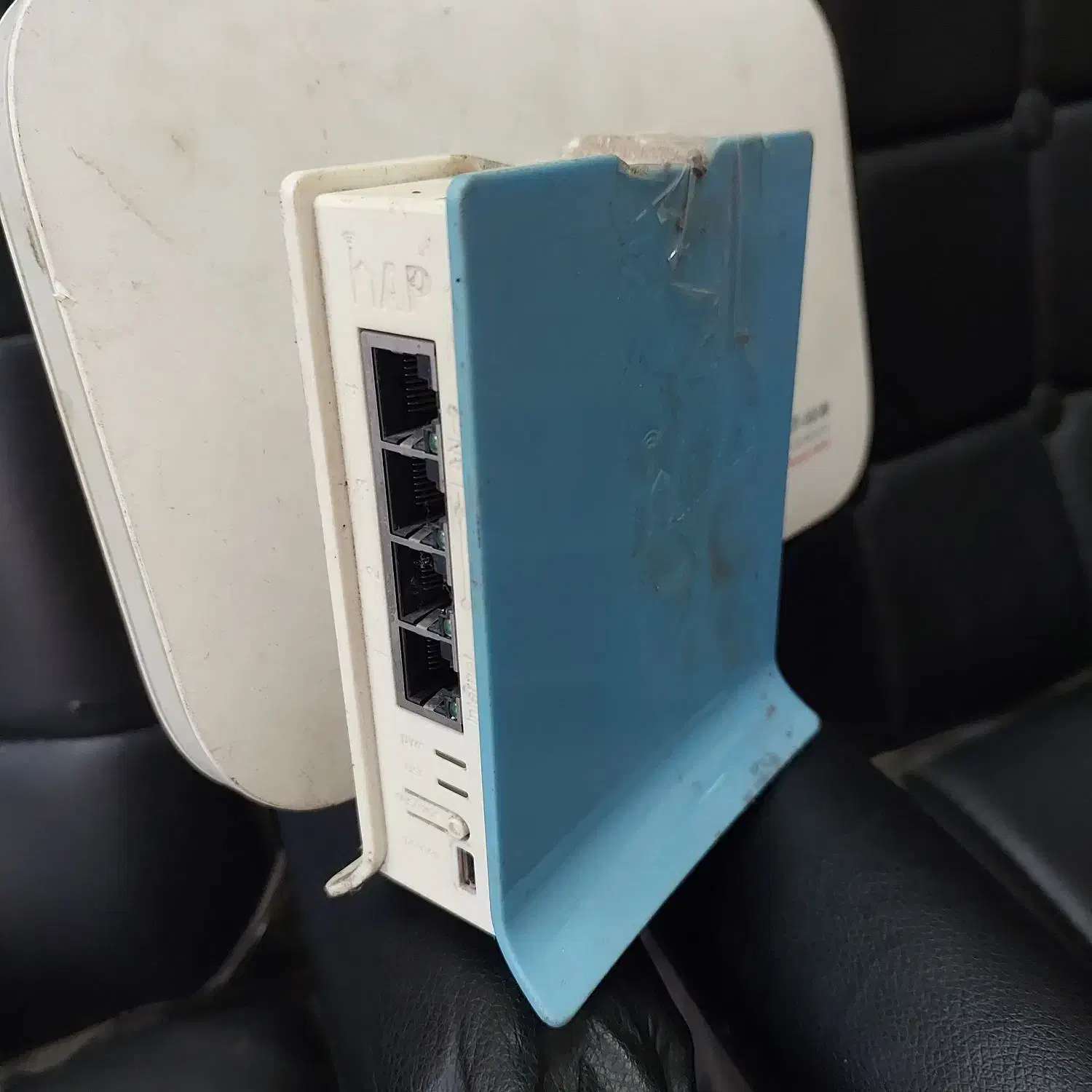 روتر|مودم و تجهیزات شبکه|رشت, دخانیات|دیوار