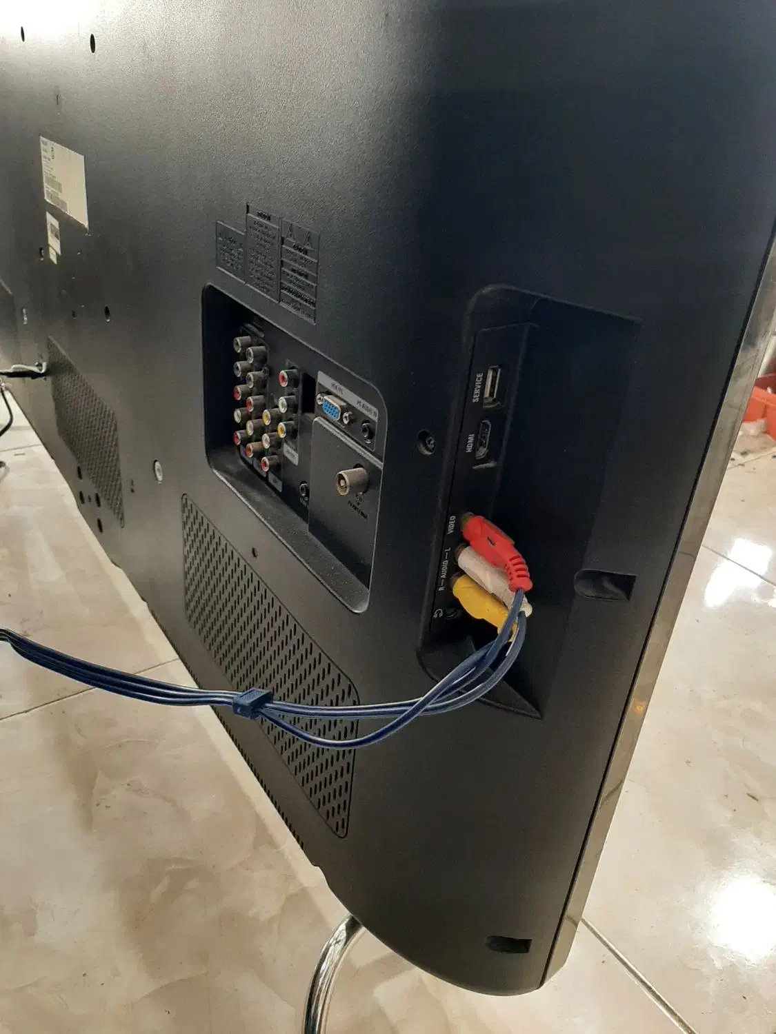 تلوزیون فیلیپس 47 اینچ|تلویزیون و پروژکتور|اندیشه, اندیشه فاز ۲|دیوار