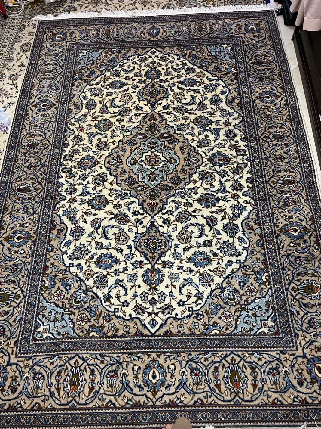 فرش دستباف زمینه کرم اردکان ۶ متری|فرش|تهران, هروی|دیوار