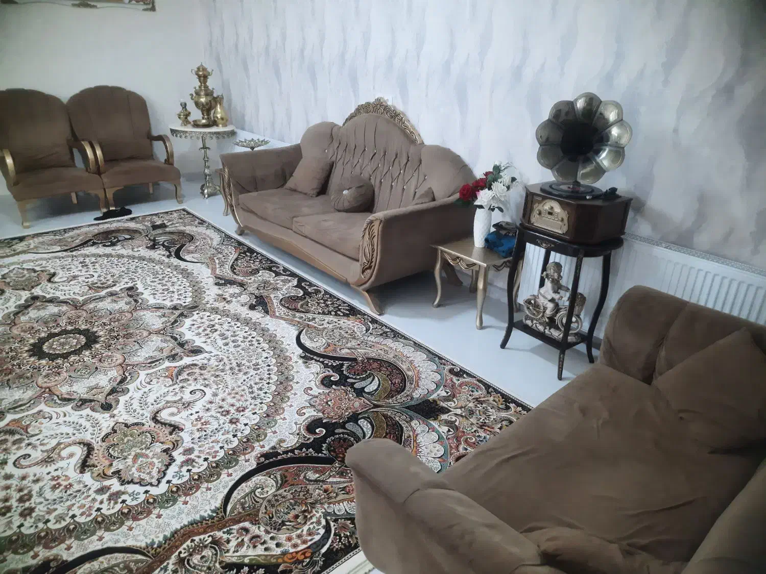 مبل،تشک دونفره،ساعت برنجی،آبگرمکن دیواری،بخاری|مبلمان خانگی و میز عسلی|ابهر, |دیوار