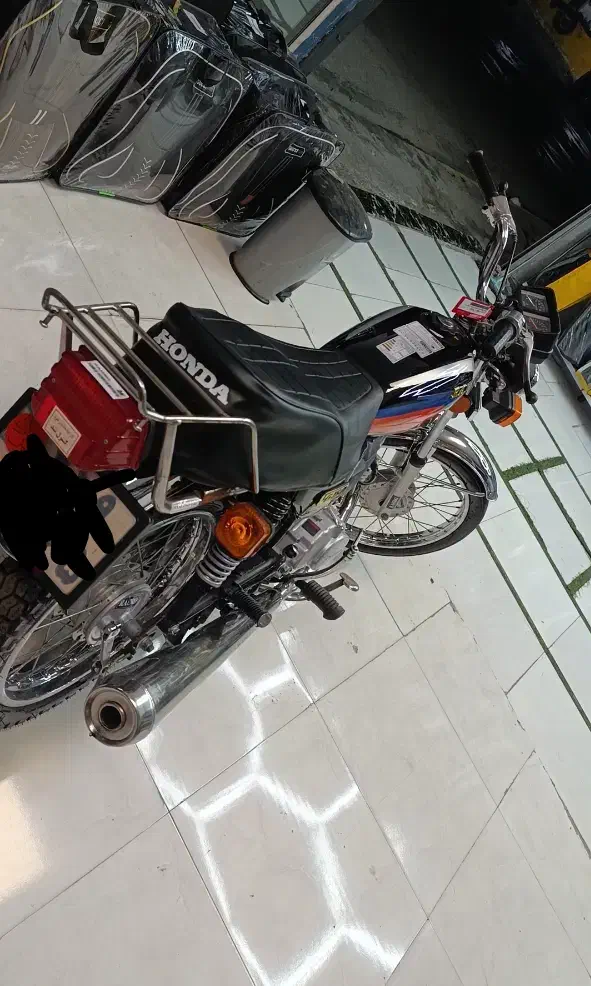 هندا ۱۲۵|موتورسیکلت|پرند, فاز ۴|دیوار