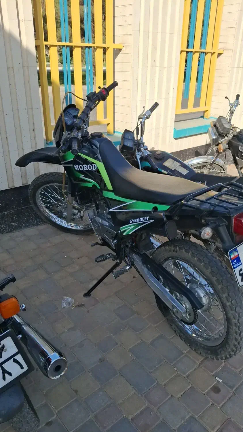 تریل زمرد طرح روان 1402|موتورسیکلت|کاشان, فین کوچک|دیوار