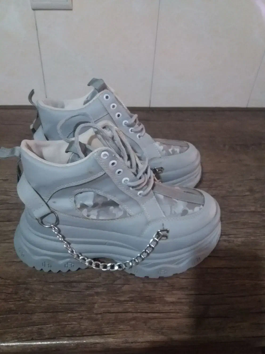 کتونی دخترانه گردندار کاملاسالم|کیف، کفش، کمربند|رشت, کوی غلام نیا|دیوار