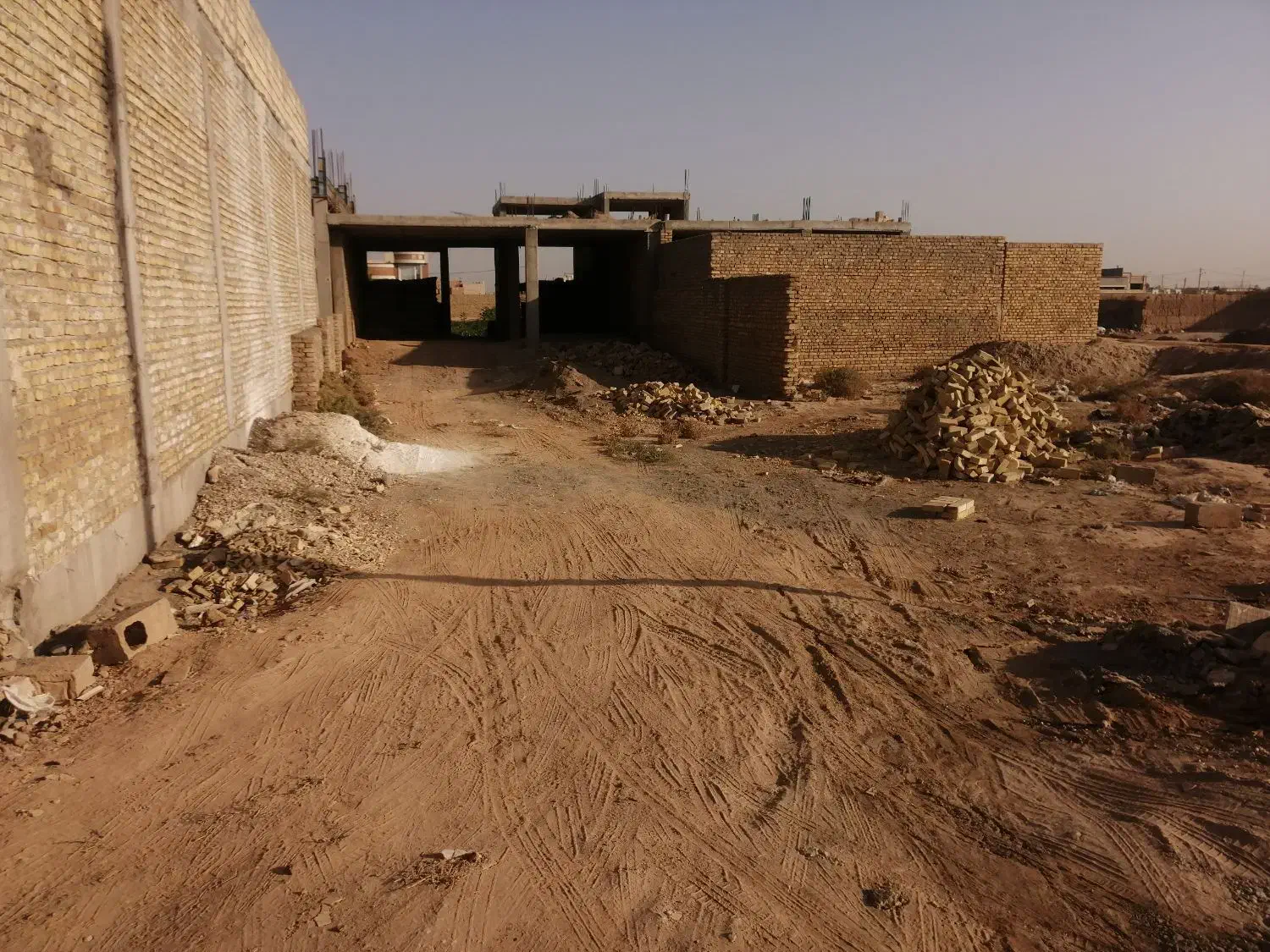 نیمه ساز دو طرف کوچه|فروش خانه و ویلا|میبد, |دیوار