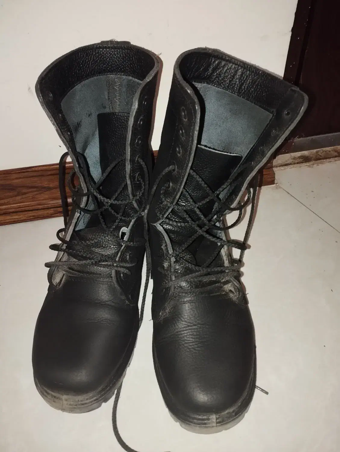 پوتین|کیف، کفش، کمربند|تهران, دربند|دیوار