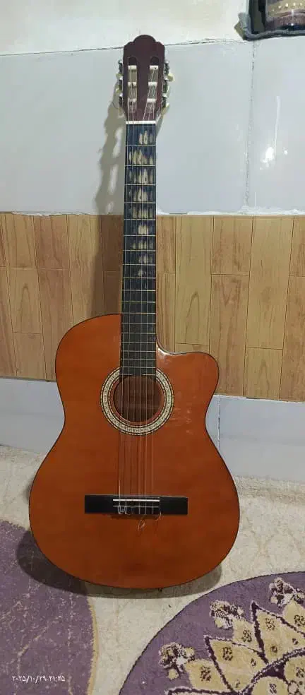 گیتار بارسلونا|گیتار، بیس، امپلیفایر|میناب, |دیوار