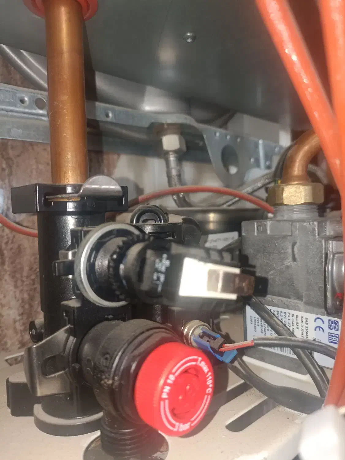 تعمیر انواع پکیج شوفاژ دیواری|خدمات پیشه و مهارت|سیرجان, |دیوار