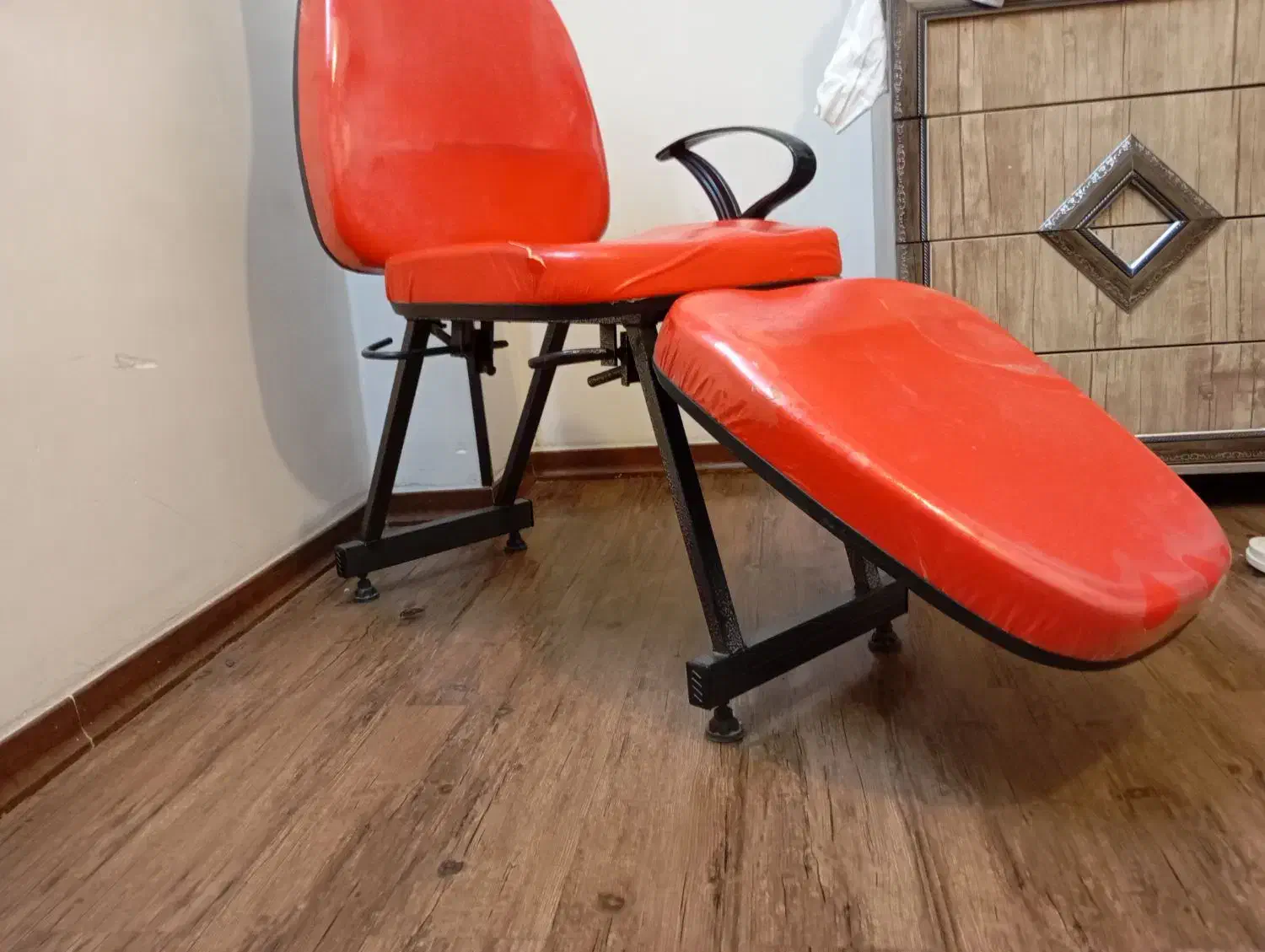 صندلی|صندلی و نیمکت|فولادشهر, مسکن مهر فولادشهر|دیوار