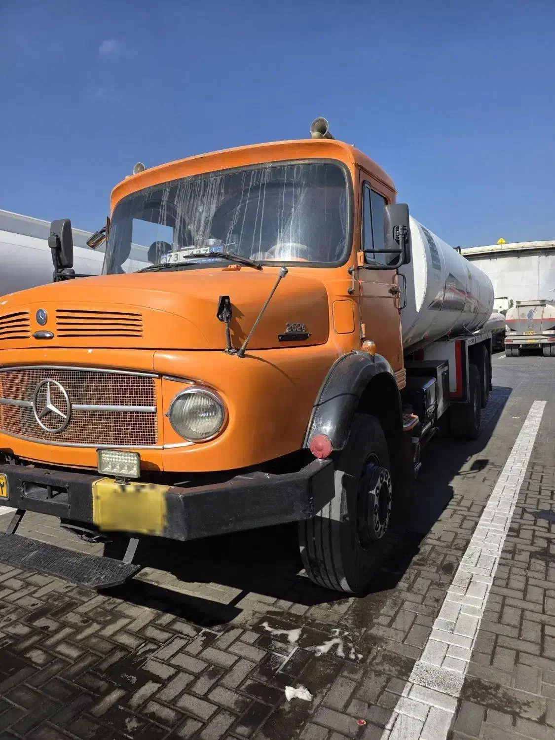 بنز مدل ۶۱ ده چرخ تانکر حمل سوخت فعال در شرکت نفت|خودرو سنگین|آفتاب, |دیوار