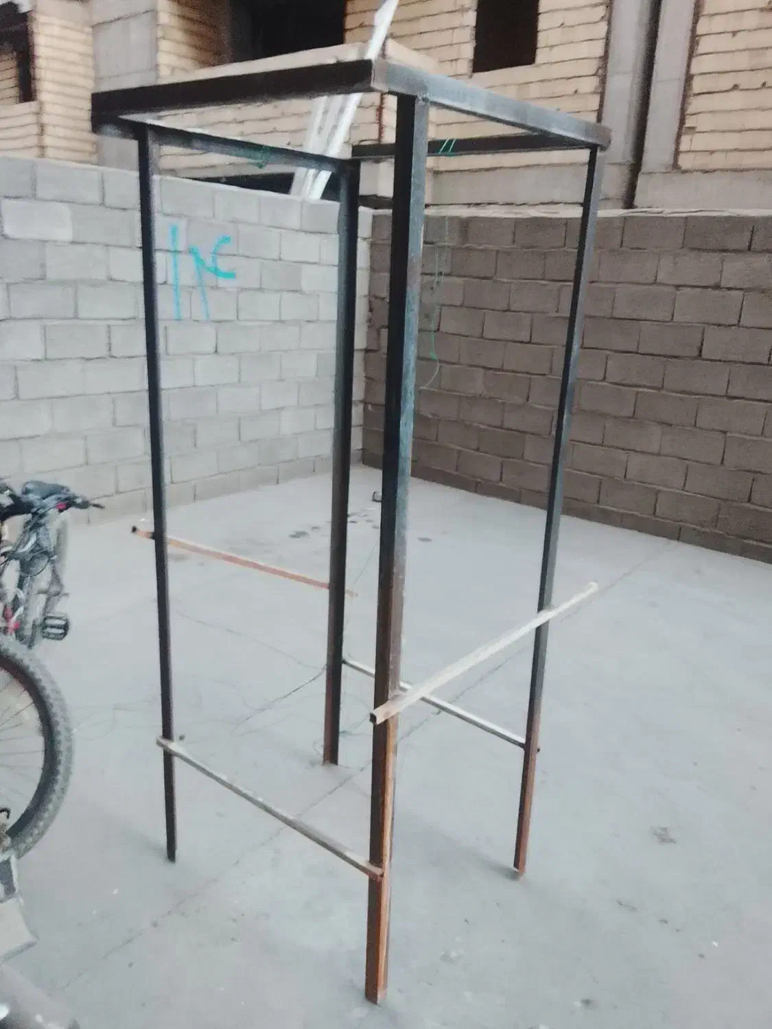 چهارپایه|صندلی و نیمکت|سیرجان, |دیوار