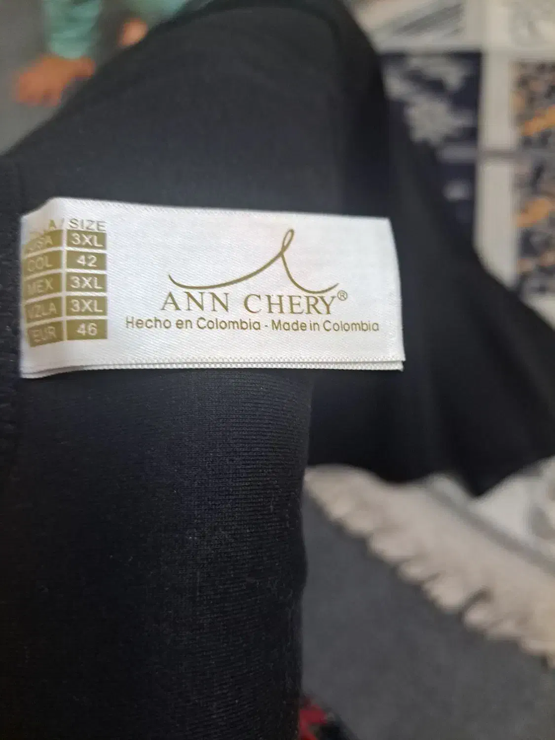 گن ساعت شنی|لباس|کاشان, شهرک خاتم الانبیا (مسکن ملی کاشان)|دیوار