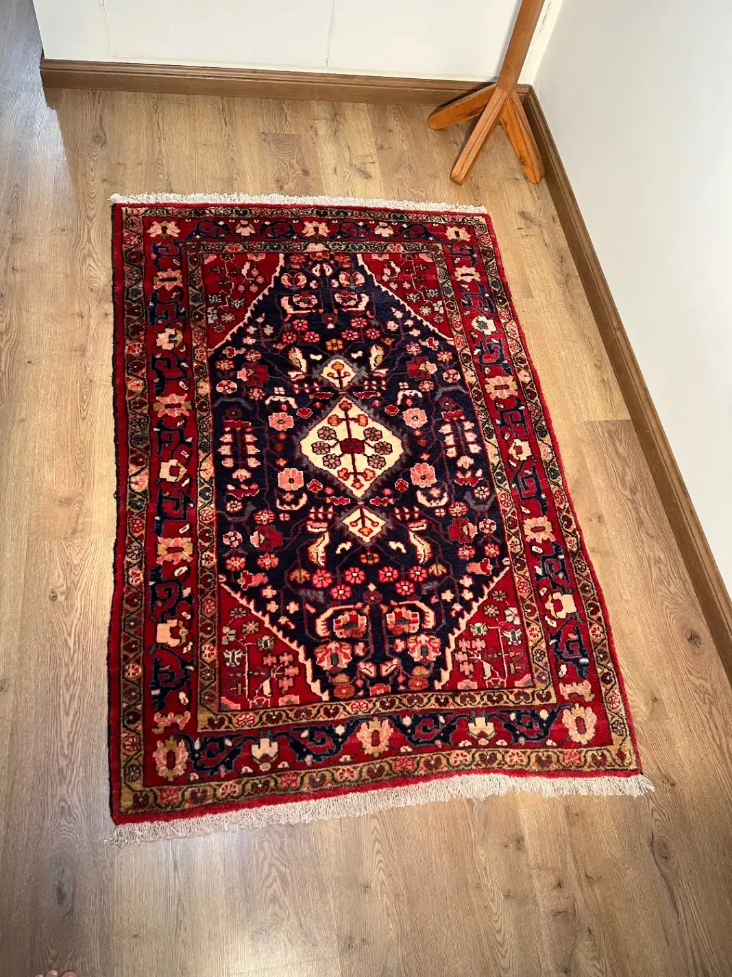 قالیچه دستباف قدیمی همدان|فرش|تهران, قنات‌کوثر|دیوار