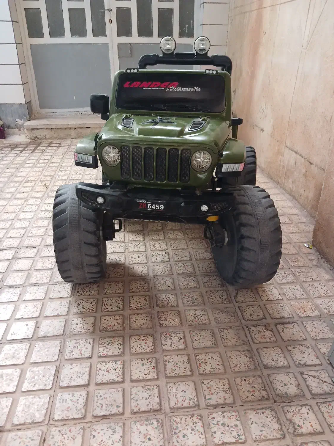 ماشین شارژی شاسی بلند ۴موتوره|اسباب‌بازی بچه|کرمانشاه, |دیوار