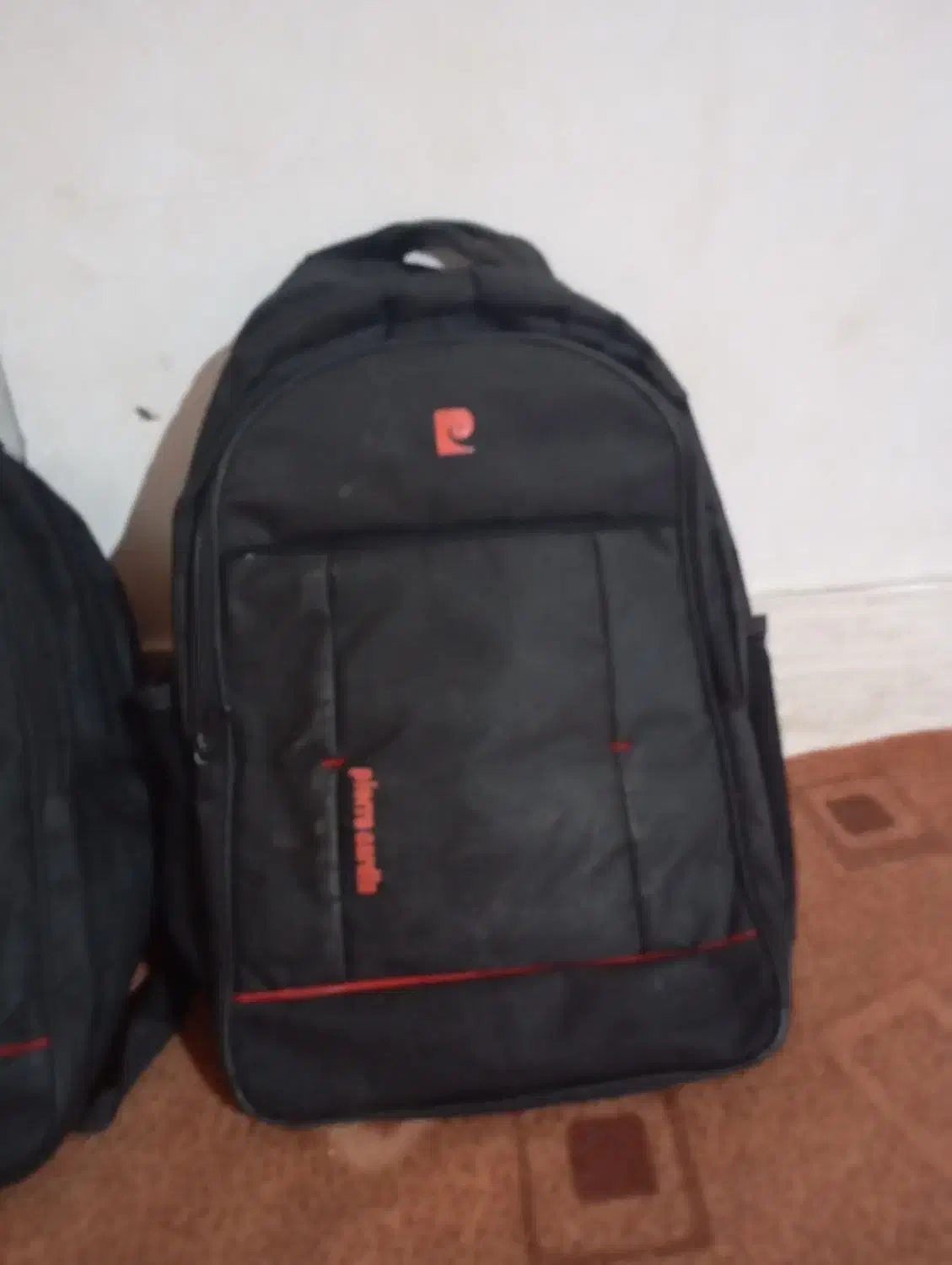 کیف مدرسه|کیف، کفش، کمربند|کاشان, کارگر|دیوار