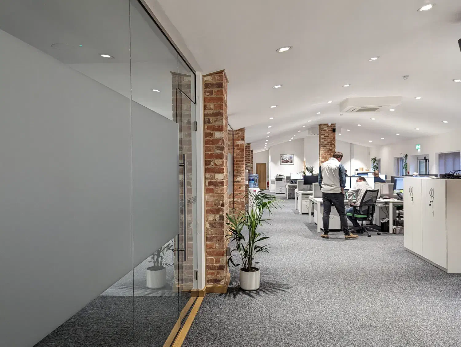 استخدام نیروی حسابدار و کاراموز رسمی مالی|استخدام مالی، حسابداری، حقوقی|تهران, تهرانپارس غربی|دیوار