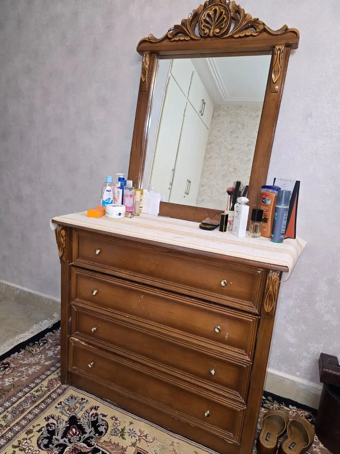 سرویس خواب|تخت و سرویس خواب|شیراز, فرهنگ شهر|دیوار