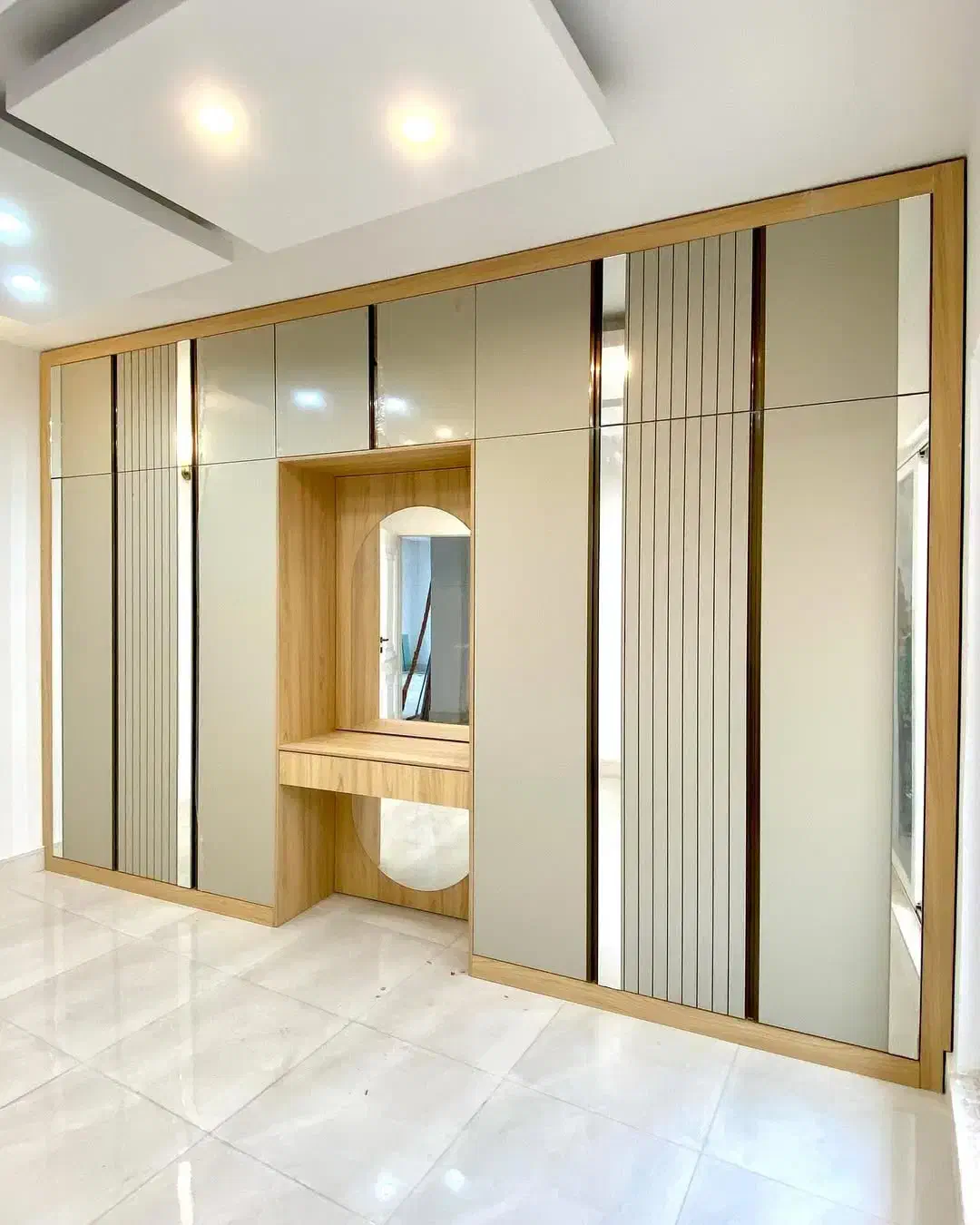 کمد دیواری و دکور فروشگاهی مجلل|خدمات پیشه و مهارت|سپیدان, |دیوار