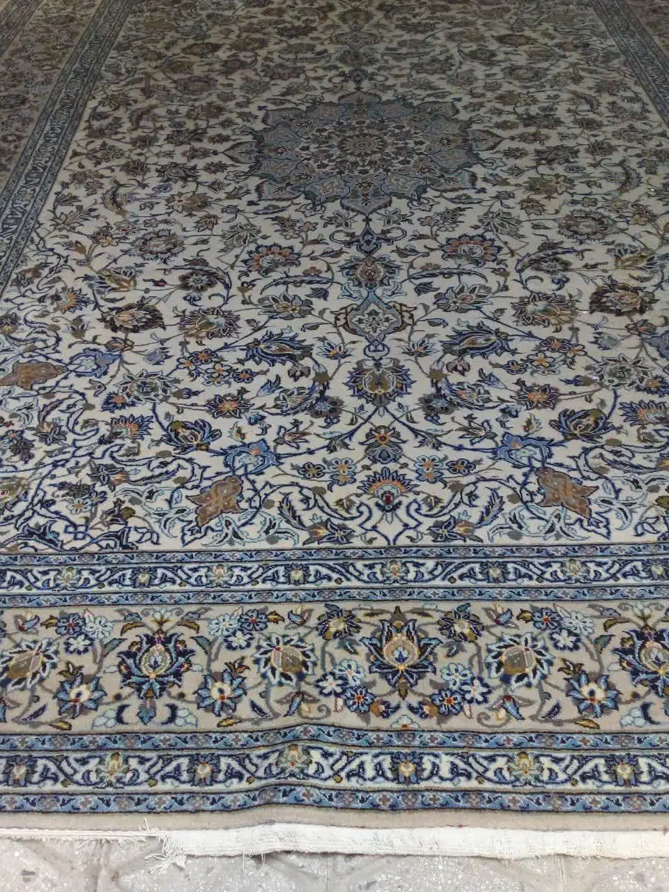 فرش دست بافت کاشان پرض ۵۰ در صد قیمت ۱۶|فرش|اسلام‌شهر, شهرک امام حسین (میان آباد)|دیوار