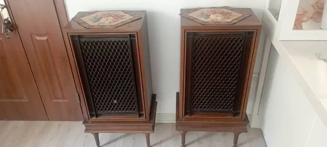 اسپیکر وینتج آکایی مدل sw-160 با پایه اورجینال|سیستم صوتی خانگی|تهران, دربند|دیوار